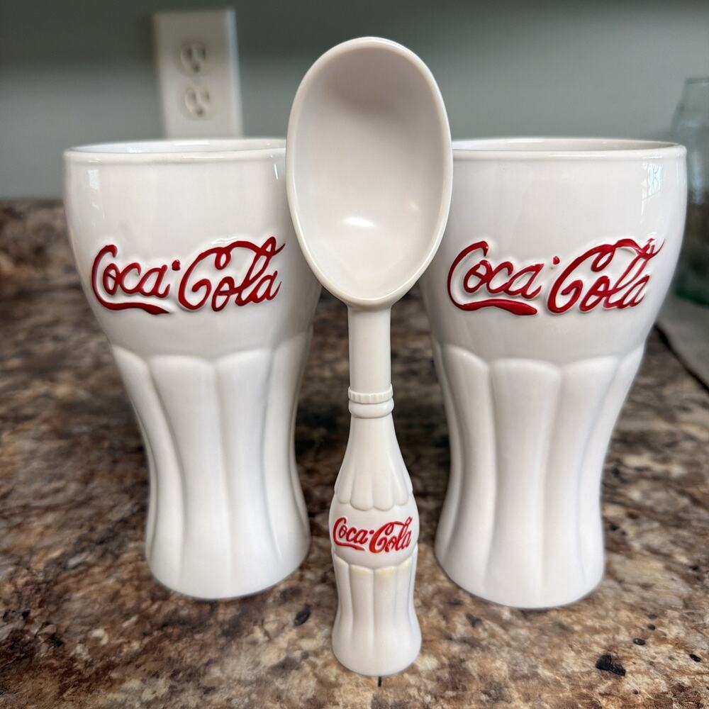 2 VTG Coca Cola Glass Ice Cream/coke Float Glasses & Plastic Scoop